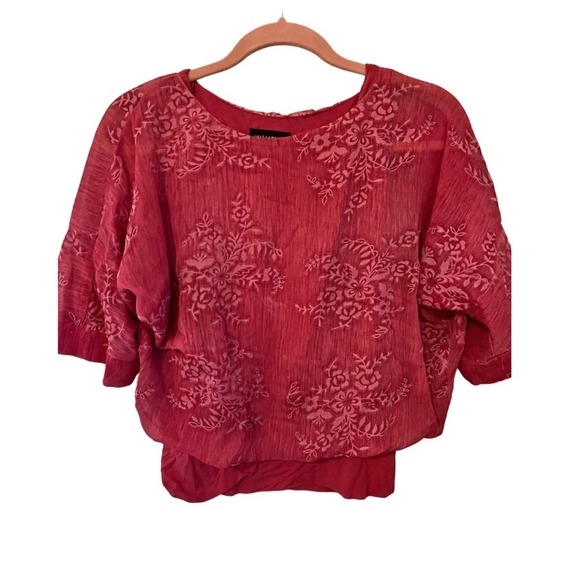 Investments Dillard's Flowy Overlay Lined Top Petite Small Red Dolman Sleeve - Picture 1 of 3